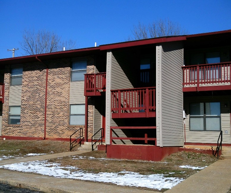 Thayer Apartments in Thayer, MO - Building Photo