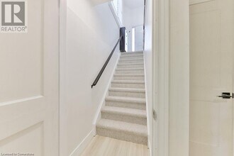 1074 Gabriel Pl in Burlington, ON - Building Photo - Building Photo