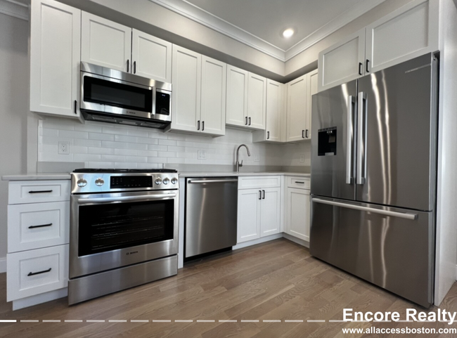 51 Wood Ave, Unit 6 in Boston, MA - Building Photo - Building Photo