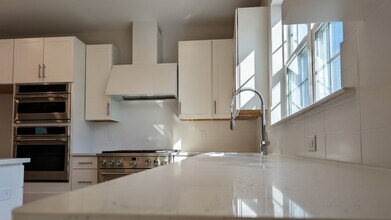 3703 Jordan Dr in West Windsor Township, NJ - Building Photo - Building Photo