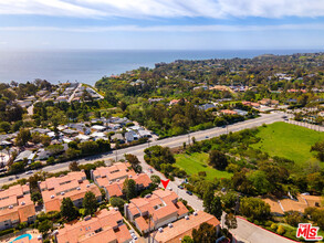 28288 Rey De Copas Ln in Malibu, CA - Foto de edificio - Building Photo