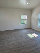 2820 Vineyard Ave in Los Angeles, CA - Foto de edificio - Building Photo