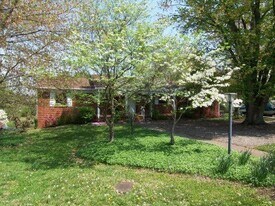 200 Suburban Rd in Knoxville, TN - Building Photo