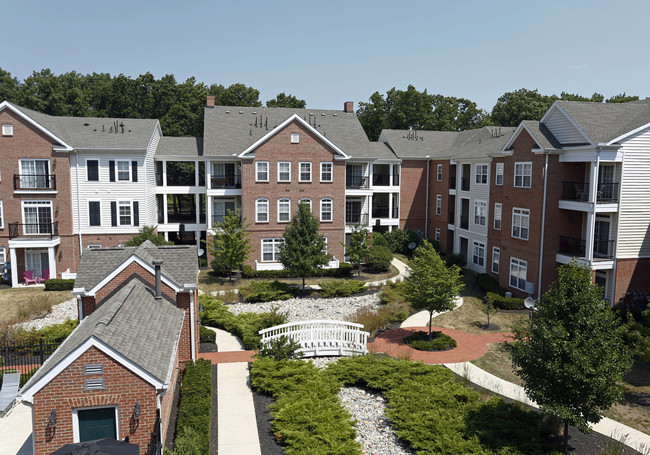 Chelsea Place Apartments & Townhomes in Toledo, OH - Building Photo - Building Photo