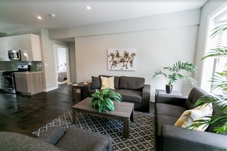 1201 W Addison St-Unit -1201-2 in Chicago, IL - Building Photo - Building Photo