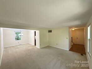6616 Wannamaker Ln in Charlotte, NC - Foto de edificio - Building Photo