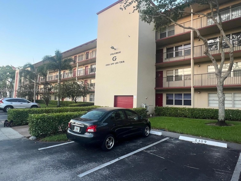 1551 SW 135th Terrace, Unit 405G in Pembroke Pines, FL - Building Photo