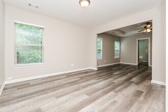 4325 Comfort Trail in Union City, GA - Foto de edificio - Building Photo