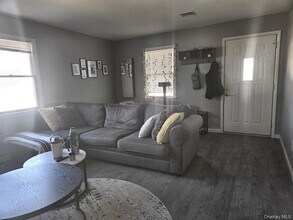 21 Wyant Ave in Lake Ronkonkoma, NY - Building Photo - Building Photo