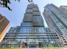 55 Charles St E in Toronto, ON - Building Photo