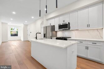 808 12th St NE, Unit #1 in Washington, DC - Building Photo - Building Photo