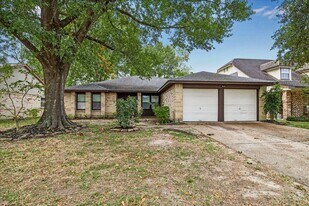 7306 Lonesome Woods Trail in Humble, TX - Building Photo