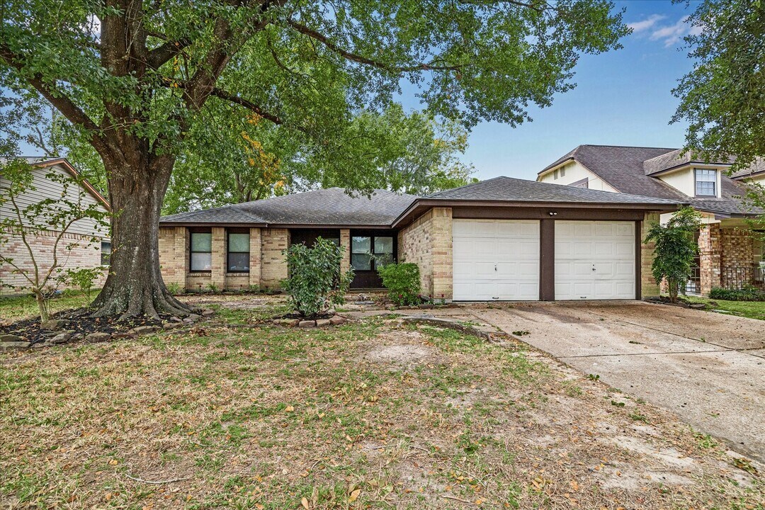7306 Lonesome Woods Trail in Humble, TX - Building Photo