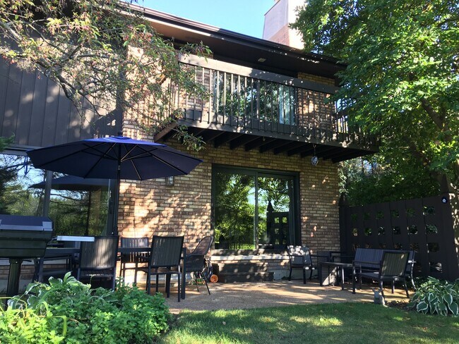 1872 Mission Hills Ln in Northbrook, IL - Building Photo - Building Photo