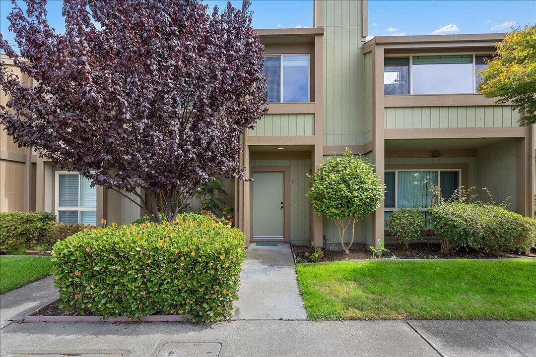 1007 Tahiti Ln in Alameda, CA - Building Photo