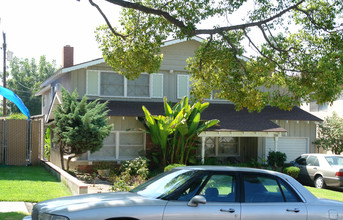 728 E Tujunga Ave in Burbank, CA - Building Photo - Building Photo