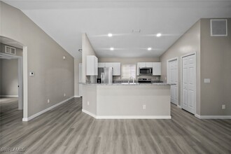 519 Upstate Ave S in Lehigh Acres, FL - Foto de edificio - Building Photo