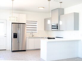 7 West Dr in Pharr, TX - Building Photo