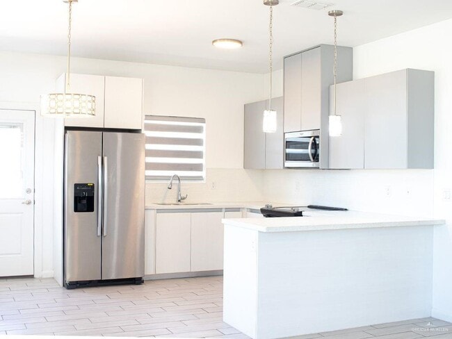 property at 7 West Dr