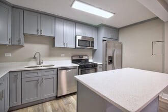 153 W Briarcliff Rd in Bolingbrook, IL - Building Photo - Building Photo