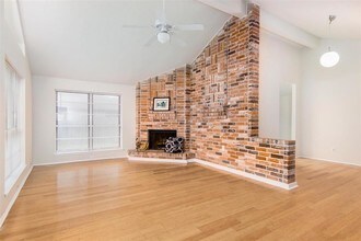 4930 Shadowdale Dr in Houston, TX - Building Photo - Building Photo