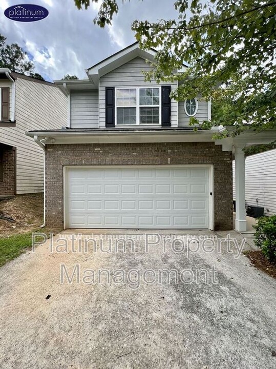 4451 Ravenwood Dr in Union City, GA - Building Photo