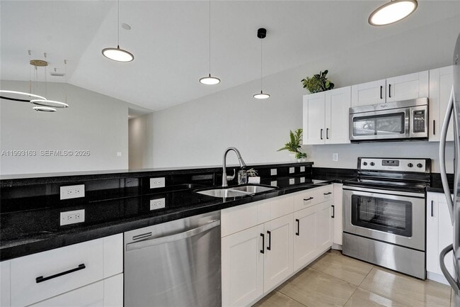 62 NE 26th St in Wilton Manors, FL - Building Photo - Building Photo