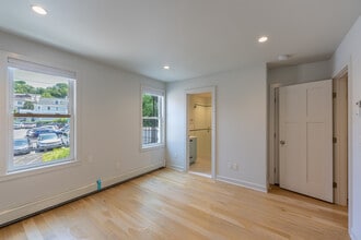 34 Purchase St in Rye, NY - Building Photo - Interior Photo