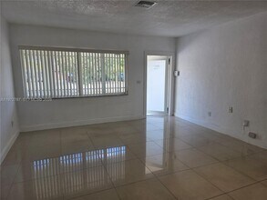 6240 NW 114th St in Hialeah, FL - Building Photo - Building Photo