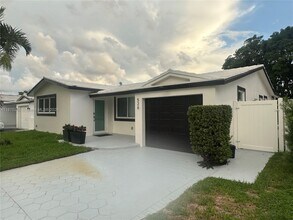 526 S Rainbow Dr in Hollywood, FL - Building Photo - Building Photo