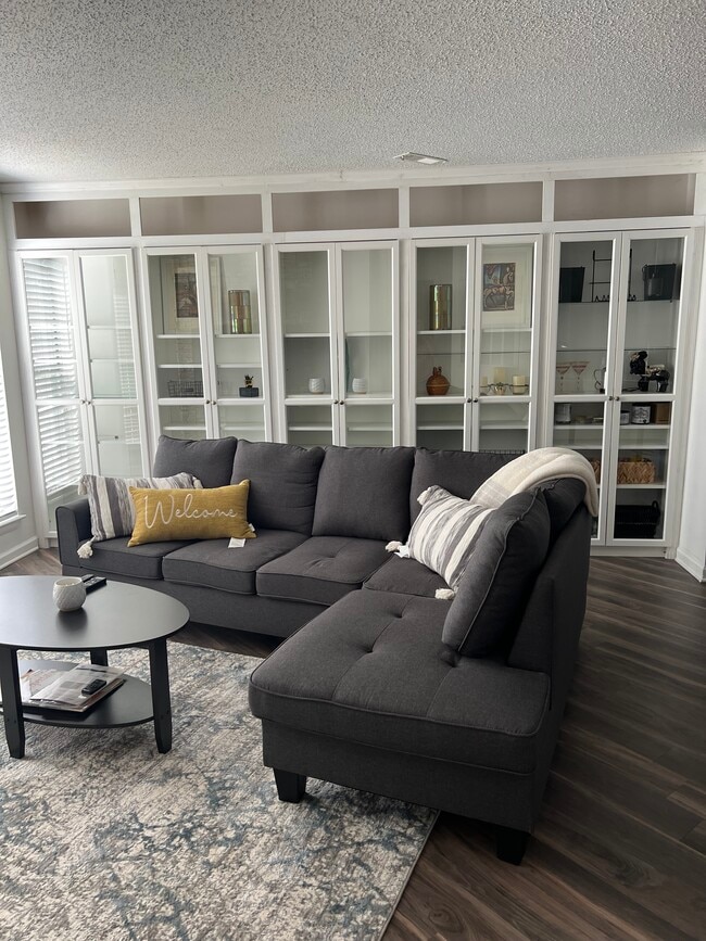 property at 11 Hamiltons Bay Ct