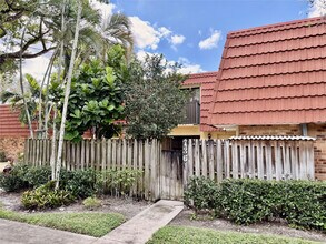 736 NW 98th Cir in Plantation, FL - Building Photo - Building Photo