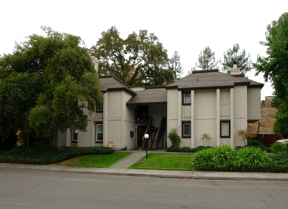 2258 Mesquite Dr in Santa Rosa, CA - Building Photo