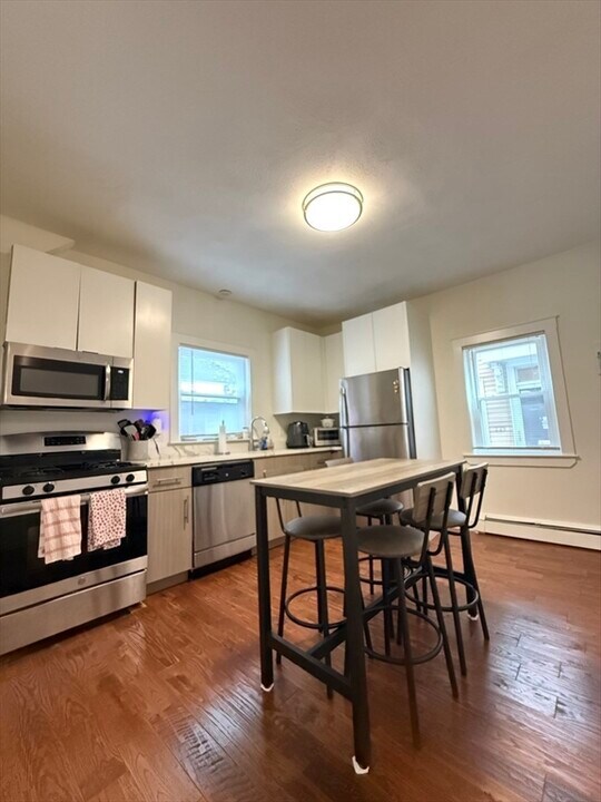 229 Charles St in Cambridge, MA - Building Photo