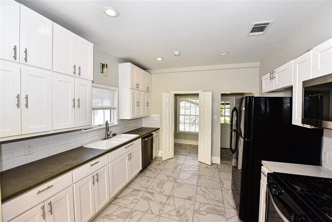 410 Kenniston Dr in Austin, TX - Building Photo - Building Photo