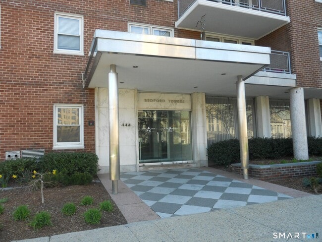 444 Bedford St in Stamford, CT - Foto de edificio - Building Photo