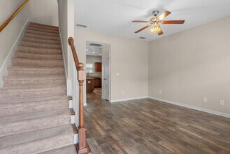 1702 Sprucedale Dr in Nashville, TN - Foto de edificio - Building Photo