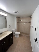 4200 NW 79th Ave, Unit 2B in Doral, FL - Foto de edificio - Building Photo