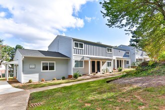 Highland Commons in Hickory, NC - Foto de edificio - Building Photo