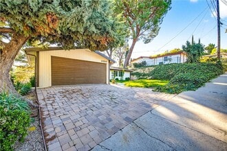 20524 Rhoda St in Los Angeles, CA - Foto de edificio - Building Photo