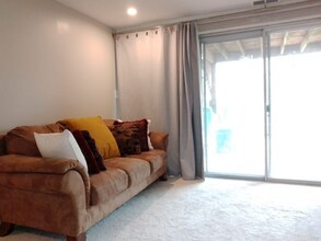 18501 Owl Run Way in Germantown, MD - Foto de edificio - Building Photo