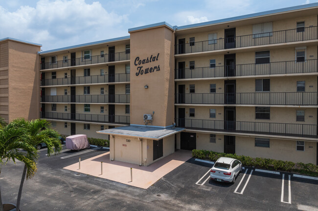 Coastal Towers in Boynton Beach, FL - Building Photo - Building Photo