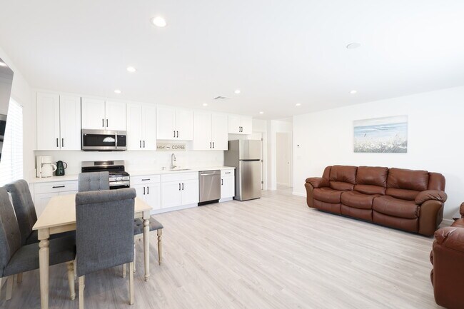 18623 Bryant St in Northridge, CA - Building Photo - Building Photo