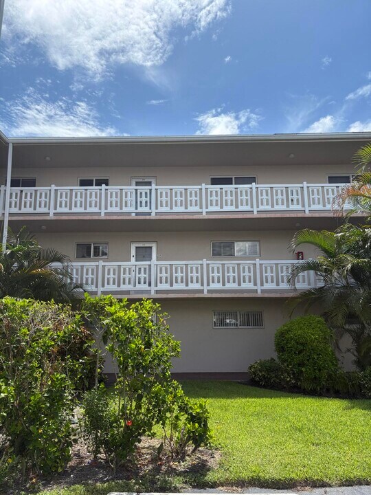 2770 Garden Dr S in Lake Worth Beach, FL - Building Photo