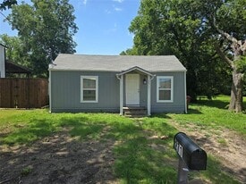 271 Texana St in Van Alstyne, TX - Building Photo