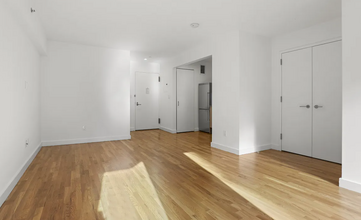 100 W 16th St-Unit -507 in New York, NY - Building Photo - Building Photo