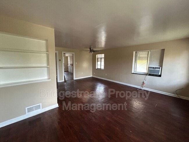 property at 960 Sherwood Dr