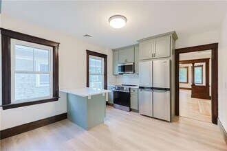 65 Burton St in Bristol, RI - Building Photo - Building Photo