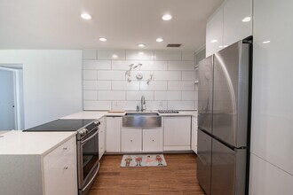 4050 4th St N in St. Petersburg, FL - Foto de edificio - Building Photo