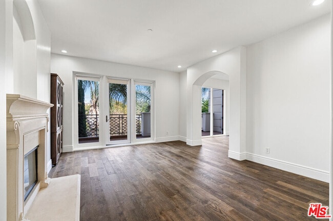 property at 137 S Spalding Dr